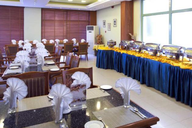 Safeer Plaza Hotel Muscat Exterior photo