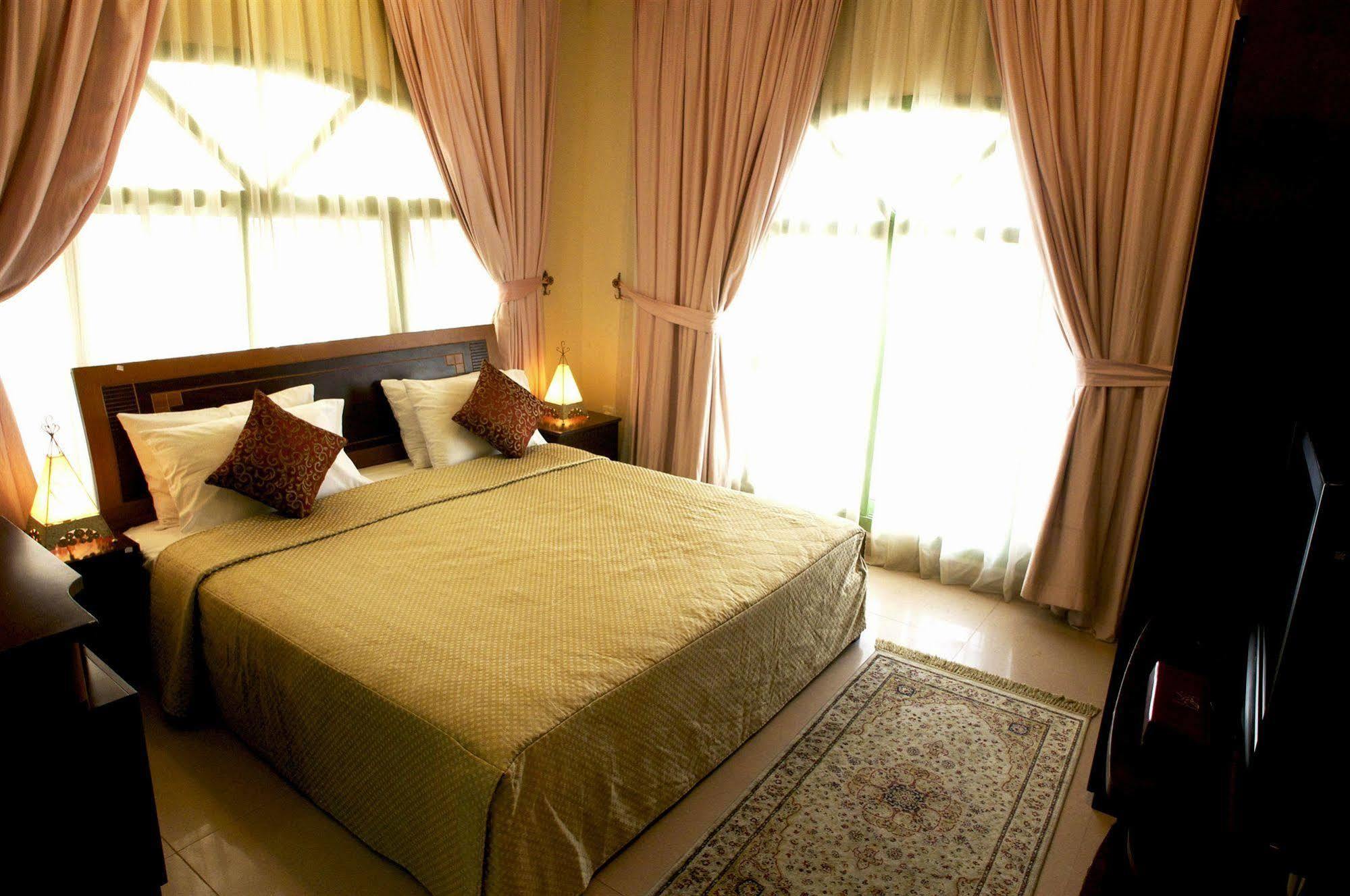 Safeer Plaza Hotel Muscat Exterior photo